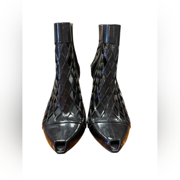 Melissa + Jean Paul Gaultter NWT Heel Cut Out Black Ankle boot Size 7 - Picture 4 of 7